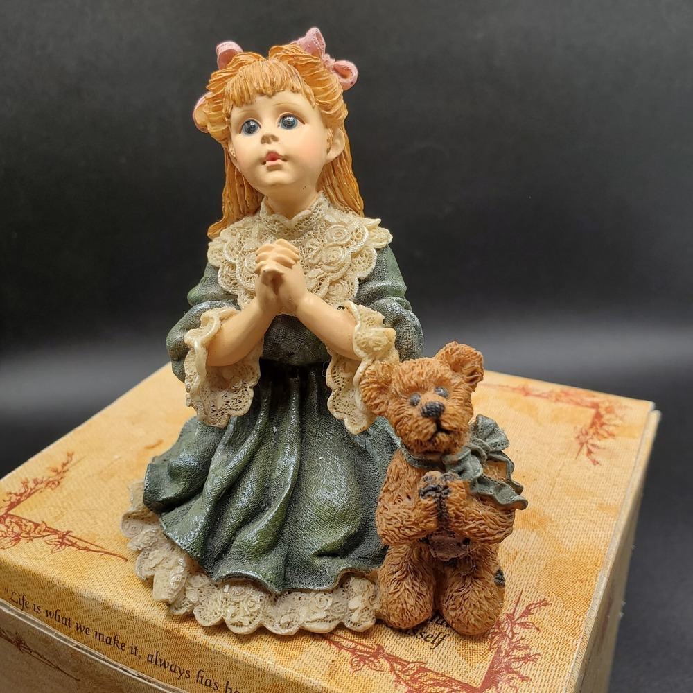 Figurine with box The Prayer Teresa & John 1995 The Boyds Collection God is here
